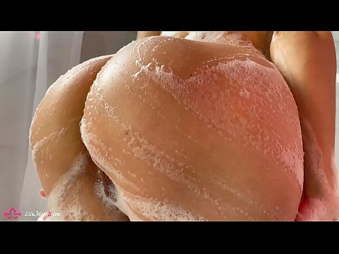 ❤️ Brunette masturboi pillua vibraattorilla intensiiviseen orgasmiin suihkussa Porno at porn fi.shufflesex.ru